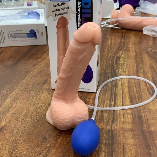 Realistic Ejaculating Squirting Dildo